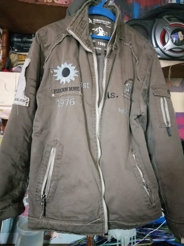 Chaqueta Vintage Militar - "Explosión de Estilo Retro" (Talla L)